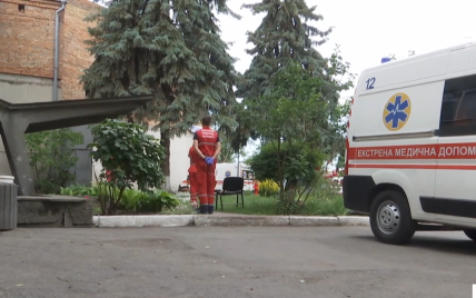 Спалах коронавірусу на вінницькій станції швидкої допомоги: працівники скаржаться на нелюдські умови праці