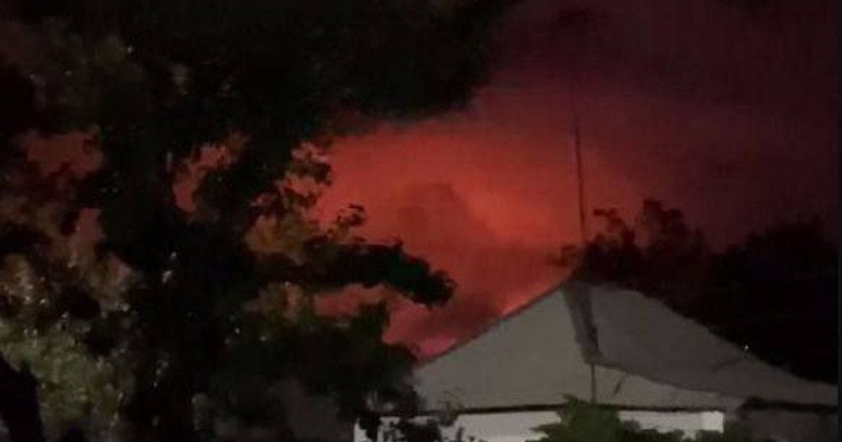 В окупованому Харцизьку палає: повідомляють про атаку на склад боєприпасів (відео)