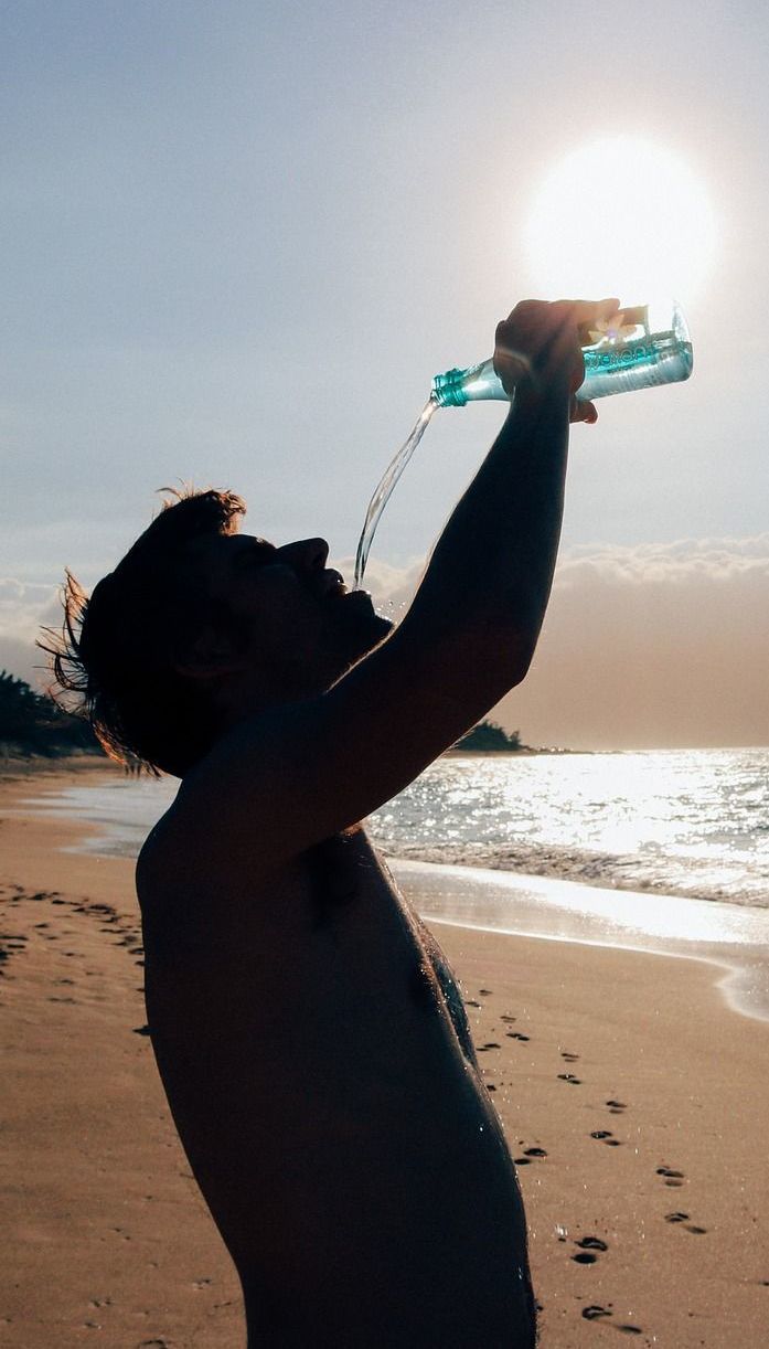 Пластикова пляшка отруює воду. Дослідники протестували продукт від усіх популярних виробників