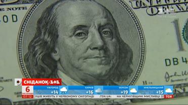 В октябре украинцы купили больше долларов, чем продали - Экономические новости