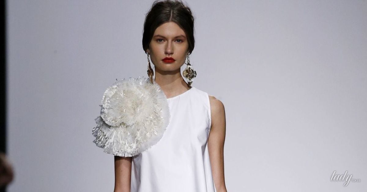 Коллекция Badgley Mischka прет-а-порте сезона весна-лето 2018