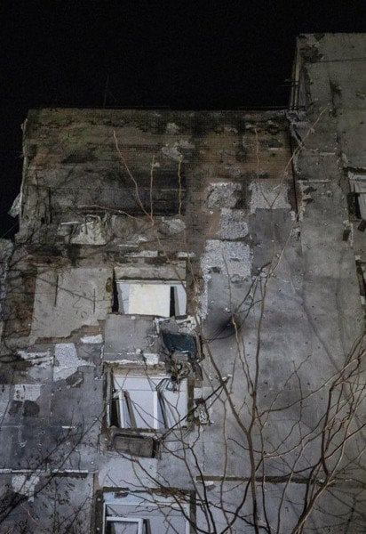 Пошкоджений будинок в Одесі через нічну атаку