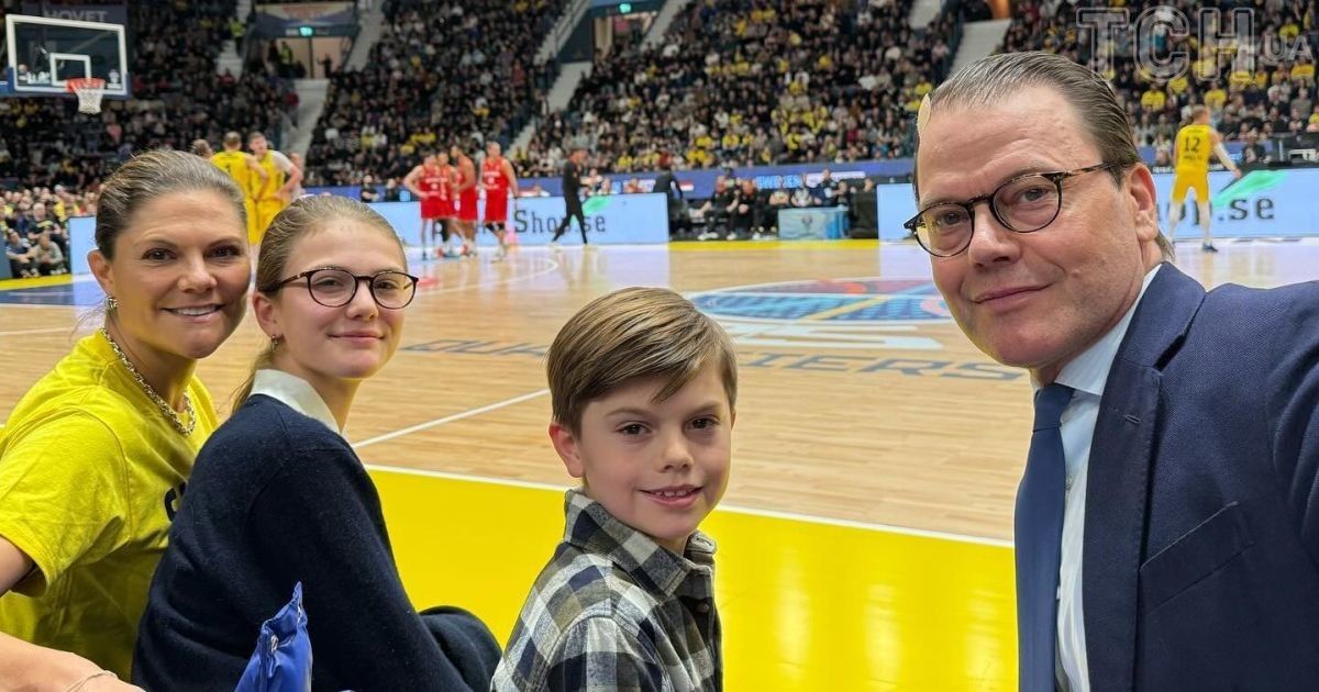 Кронпринцесса Виктория и кронпринц Даниэль с детьми