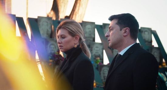 Зеленський разом із дружиною вшанував пам'ять Героїв Небесної Сотні (відео)