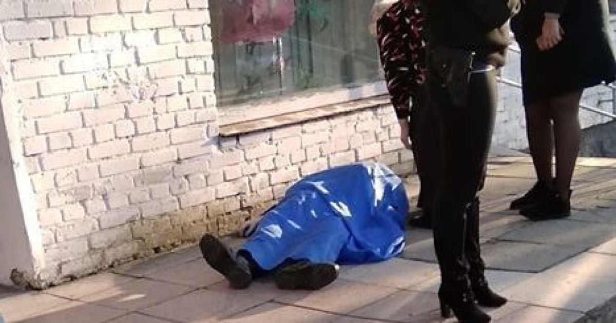 Во Львове возле избирательного участка умер мужчина