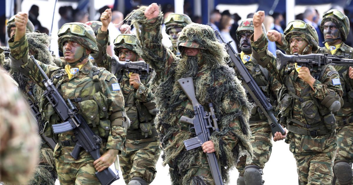 Украина призовет более 200 тыс. резервистов в случае атаки со стороны России — Резников