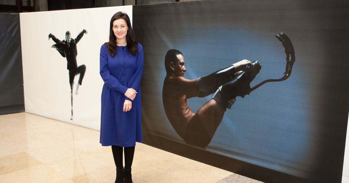 Во время презентации обновленных "Переможців" участнику проекта вручили спортивный протез