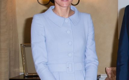 В элегантном наряде и с любимым клатчем: герцогиня Кембриджская на встрече с королем Нидерландов