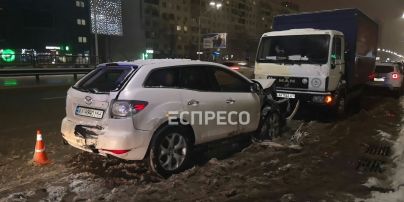 У Києві сталася масштабна автотроща: скільки автомобілів зіштовхнулося