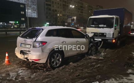 В Киеве произошла масштабная авария: сколько автомобилей столкнулось