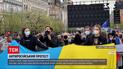 Новости мира: на протестах в Праге люди разворачивали украинский флаг