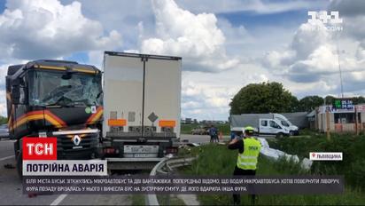 Новости Украины: на объездной дороге в Буске столкнулось два грузовика и микроавтобус