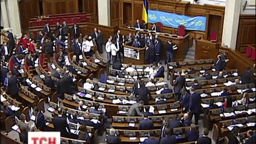 Парламентская трибуна сегодня с самого утра заблокирована