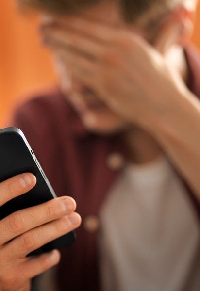 Українців закликали очистити смартфони від небезпечних даних: що потрібно видалити насамперед