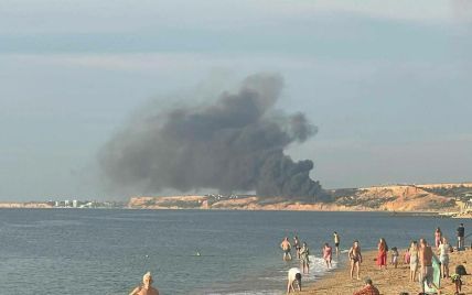 Взрывы и пожар на аэродроме "Бельбек" в Крыму: военный эксперт назвал вероятную причину