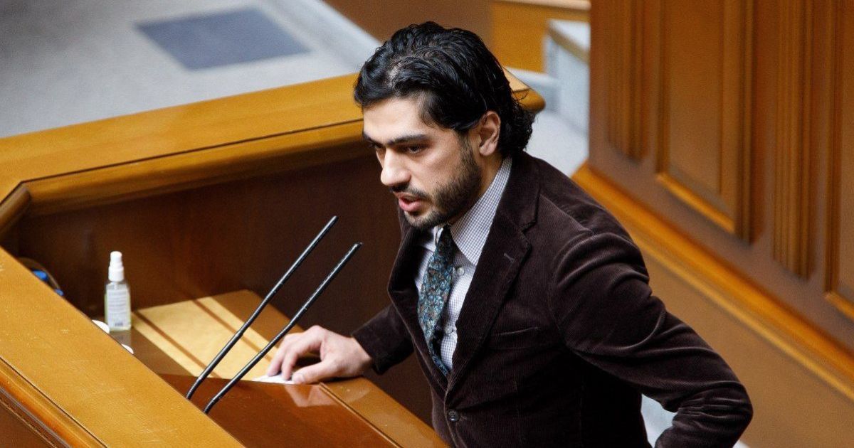 "Середній палець" Зеленському і наклеп на брата Єрмака: справу Лероса передали до суду