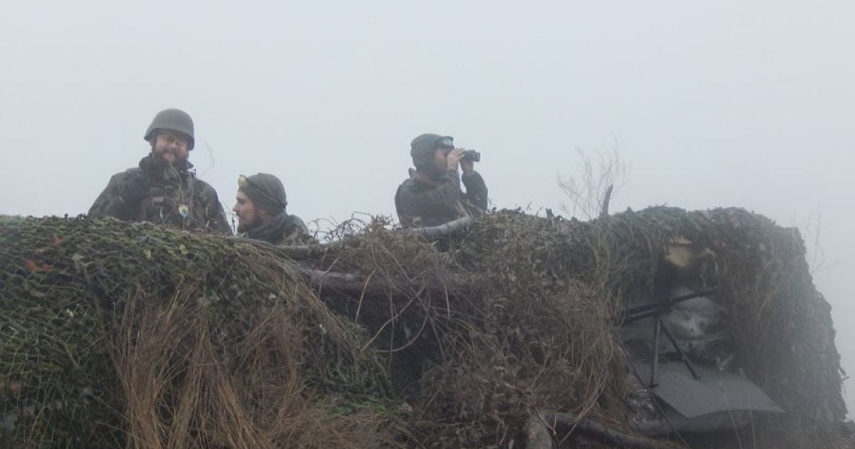 Попри холод, дощ та сніг бійці впевнені, що вистоять / © facebook.com/azov.batalion