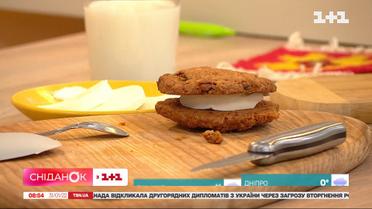 Як приготувати вівсяні коржики з родзинками від Фібі Буфе із серіалу "Друзі"