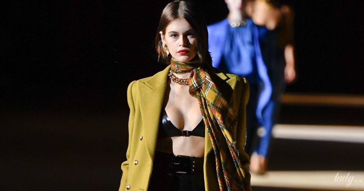 Кайя Гербер на показе Saint Laurent