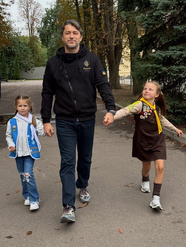 Сергій Притула з доньками / © instagram.com/siriy_ua