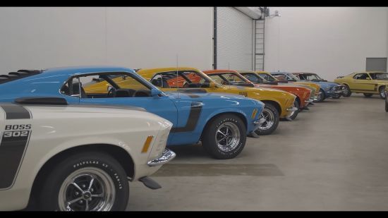 У США знайшли ексклюзивну колекцію із сотнями рідкісних Ford Mustang та Shelby Cobra: відео