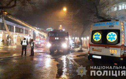 Масштабный пожар в гостинице с погибшими в Одессе: полиция назвала две версии