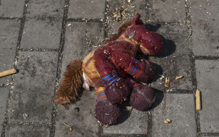 Окровавленная игрушка из Краматорска станет доказательством военных преступлений России: видео