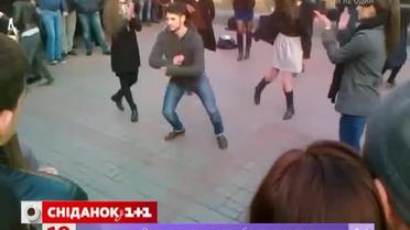 Вуличні танцюристи підкорили мережу