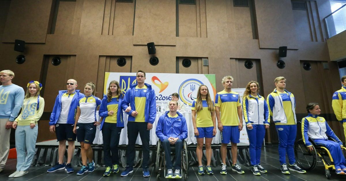 19 серпня. Київ. На НСК "Олімпійський" презентовано форму українських спортсменів, які виступлять на Паралімпійських іграх у Ріо.