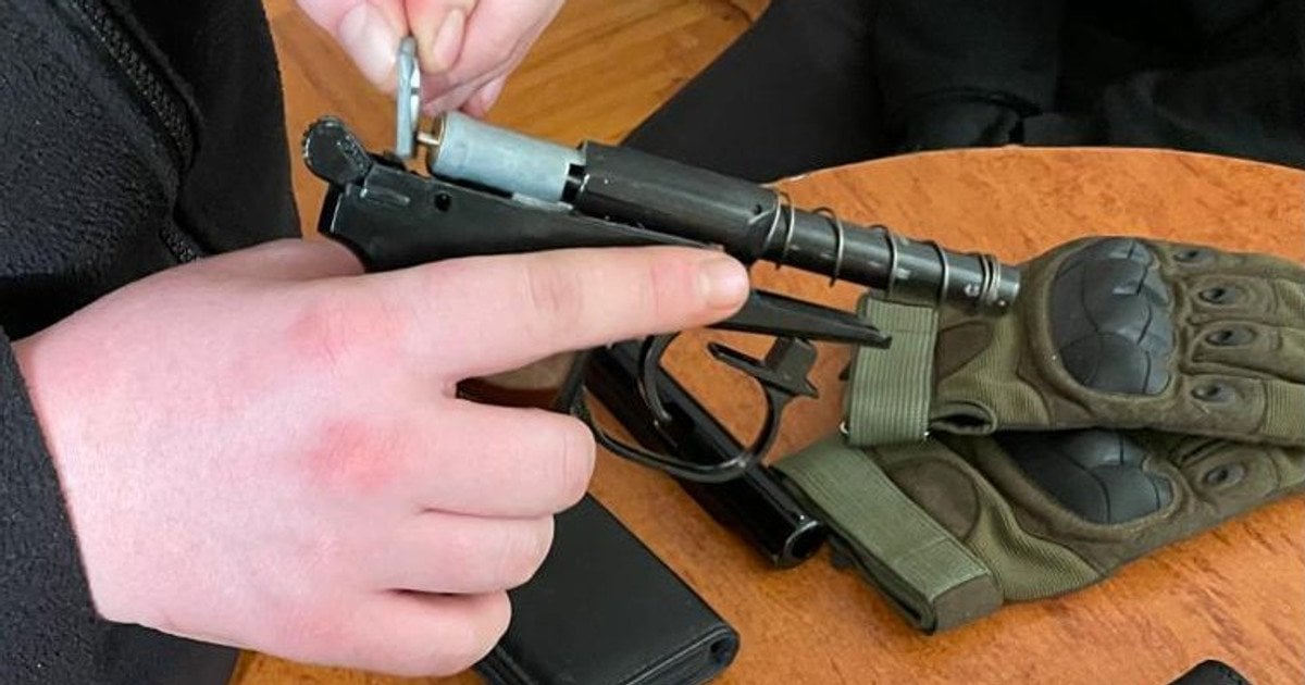 Офіцерка поліції вилучила зброю в учня трускавецької школи.