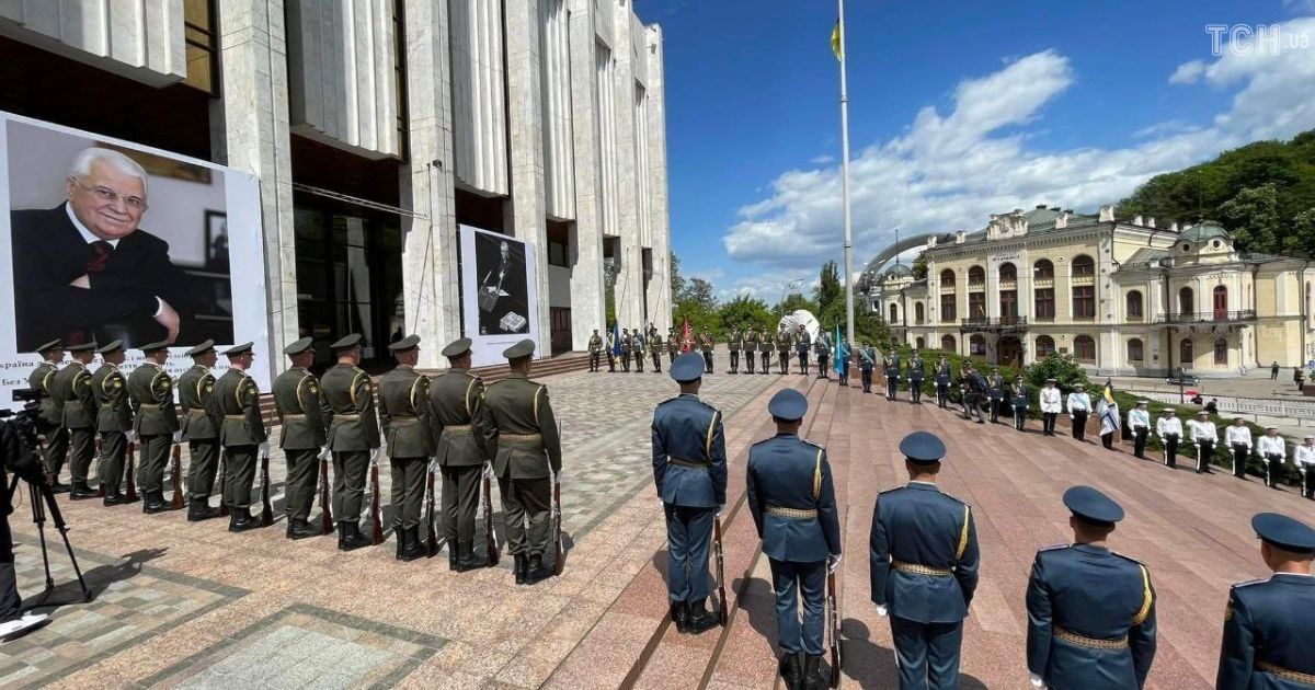 Прощання з Кравчуком 9 / © ТСН