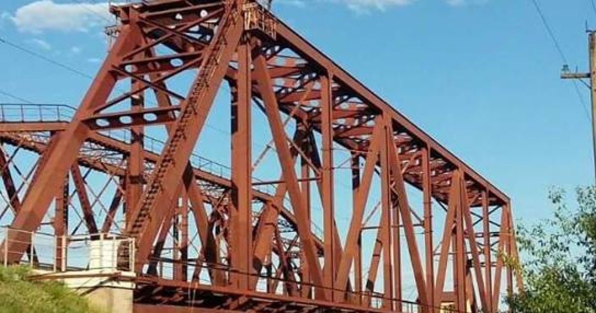Под Киевом подросток упал с моста, пытаясь сделать селфи