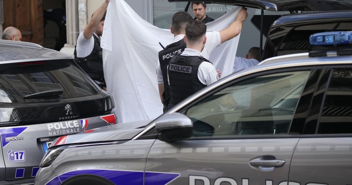 У Парижі зловмисники пограбували ювелірну крамницю