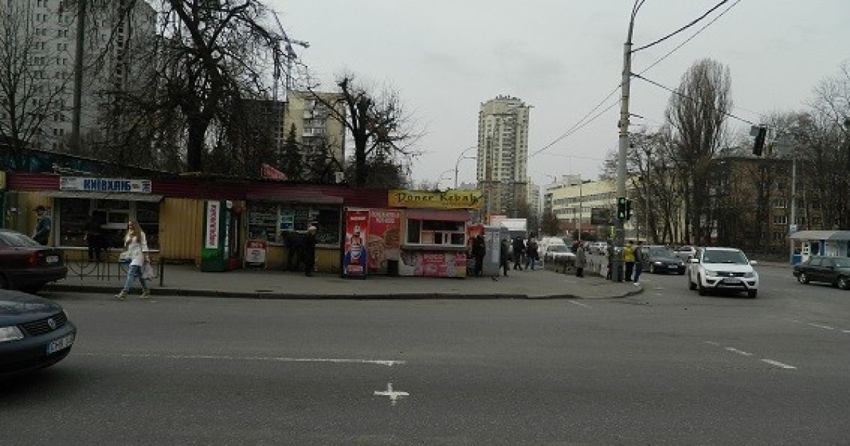 Як у кіно: у Києві просто на вулиці чоловіки влаштували бійку та стрілянину