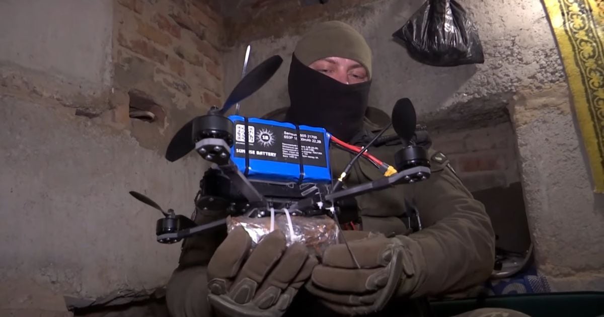 Военные уничтожают дроны беспилотниками / Скриншот из видео ТСН