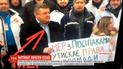 Мера Олевська сфотографували з плакатом на мітингу проти нього
