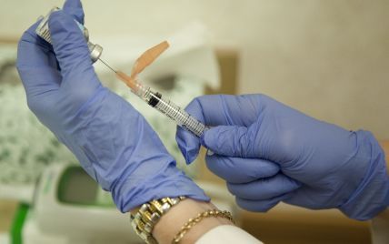 Зеленский пообещал миллион долларов тем, кто изобретет вакцину против коронавируса