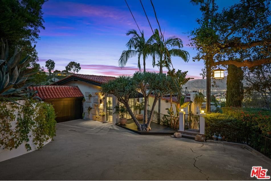 Шарлиз Терон продает собственное элитное поместье. Фото: TheMLS / © 