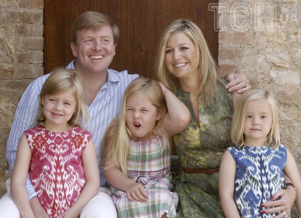 Королева Максима та король Віллем-Олександр із доньками / © Associated Press