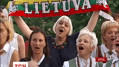 Литовці по всьому світові заспівали свій національний гімн
