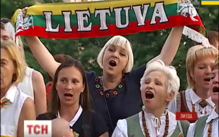 У Києві литовці заспівали гімн в День держави