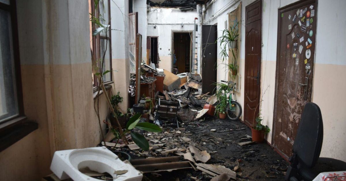 Пожар в 200-летнем доме в Одессе: известно, куда отселили жильцов сгоревших квартир