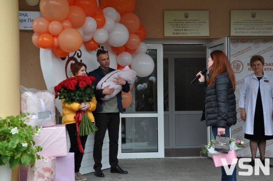 Звільнену з полону військову Мар'яну Мамонову виписали з пологового та подарували квартиру у Луцьку