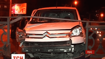 В Ровно в патрульную машину, которая ехала на вызов врезалась легковушка