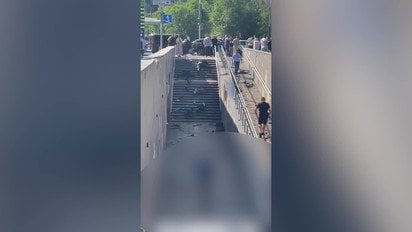 У Києві сталася смертельна ДТП: легковик вилетів у підземний перехід