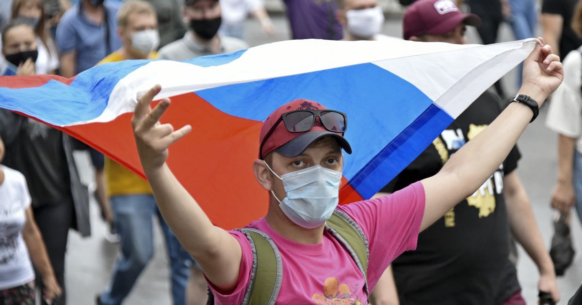 Росія не може впоратися з хворими на COVID-19, влада знову розгортає тимчасові госпіталі