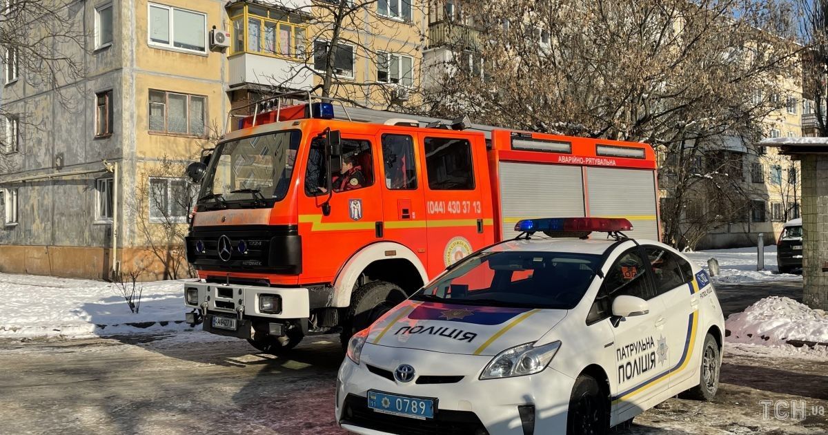 У квартирі київської п'ятиповерхівки повилітали вікна внаслідок вибуху / © ТСН.ua