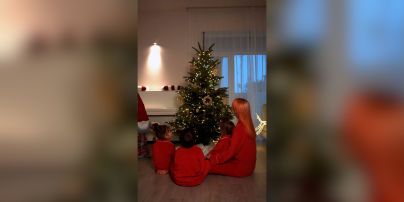 Светлана Тарабарова показала, как сразу с тремя детьми украшала новогоднюю елку