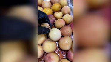 Простой способ очищения персиков от кожуры