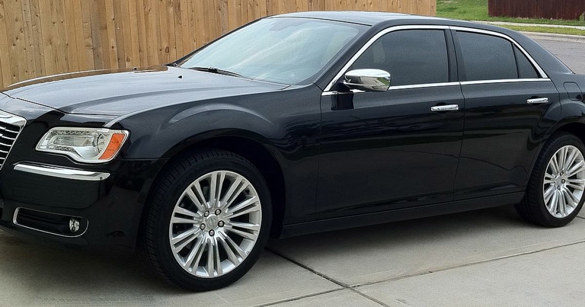 На українсько-угорському кордоні прикордонники вилучили Chrysler на єврономерах